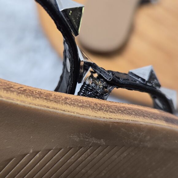 Steve Madden Palit Womens Size 9.5 Slip On Silver Pyramid Studded 3 Band Sandals - Picture 5 of 8